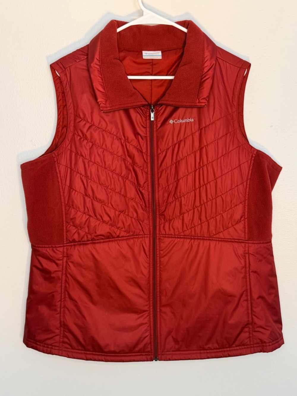 Columbia Women's Burgundy Quilted Fleece-Panel Vest
